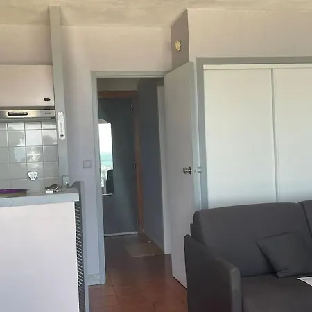 Front De *